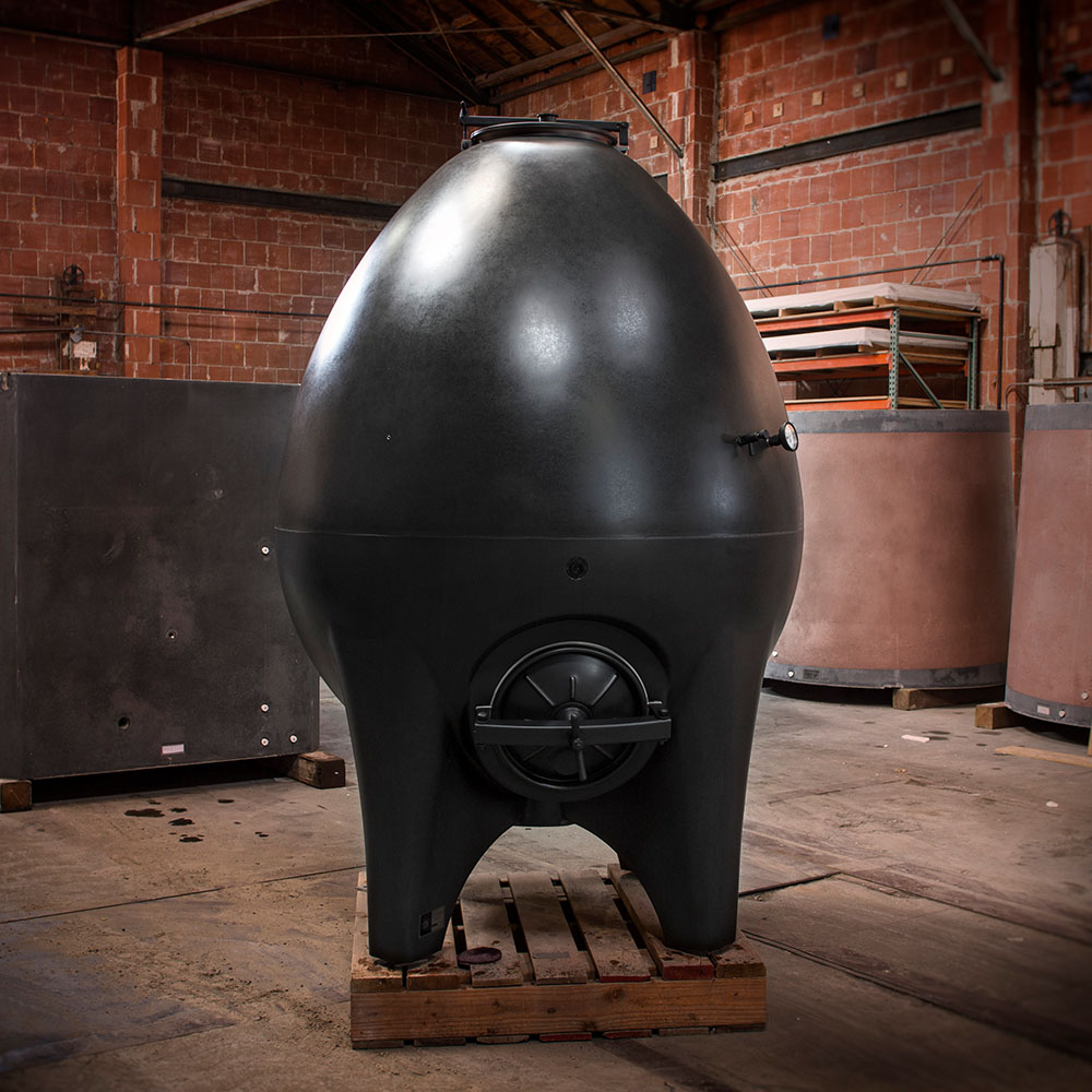 EGG 18hl Weinbehälter aus Beton EGG 18hl Weinbehälter aus Beton