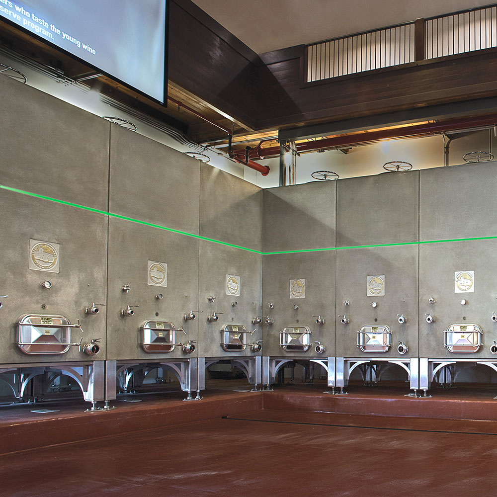 TOWER 54 hl Weinbehälter aus Beton